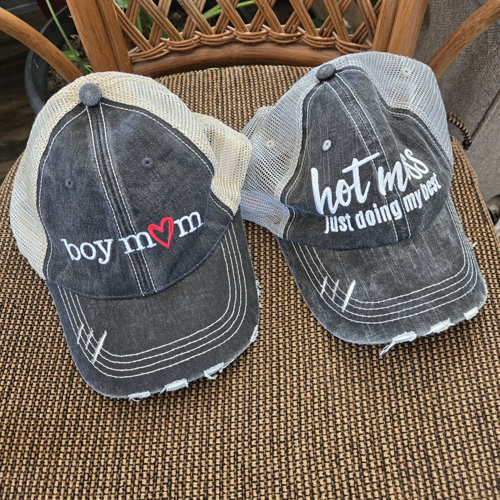 🪴Distressed Black and White Trucker Hats BOY MOM
